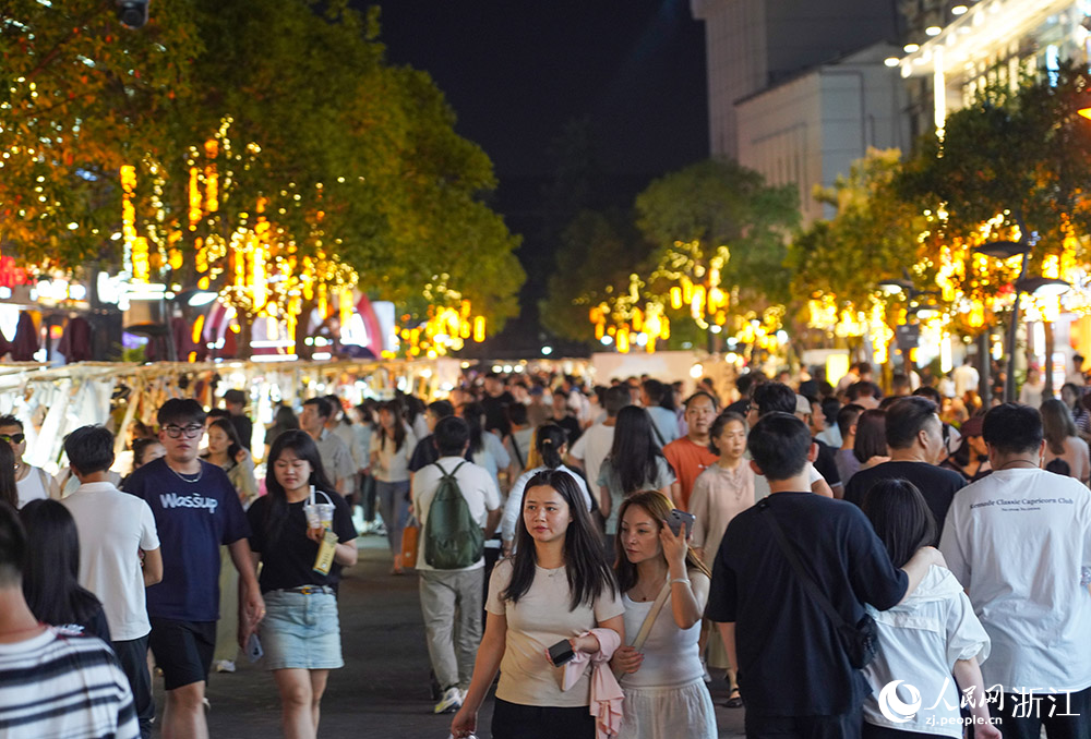 杭州夜市，繁华景象与独特魅力的展现