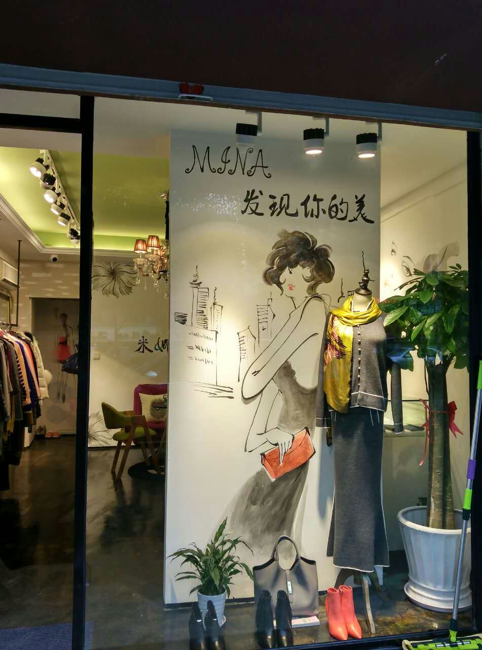 墙绘艺术在服装店中的独特魅力展现