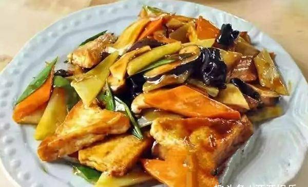 大豆腐炖土豆，家常美食的制作方法